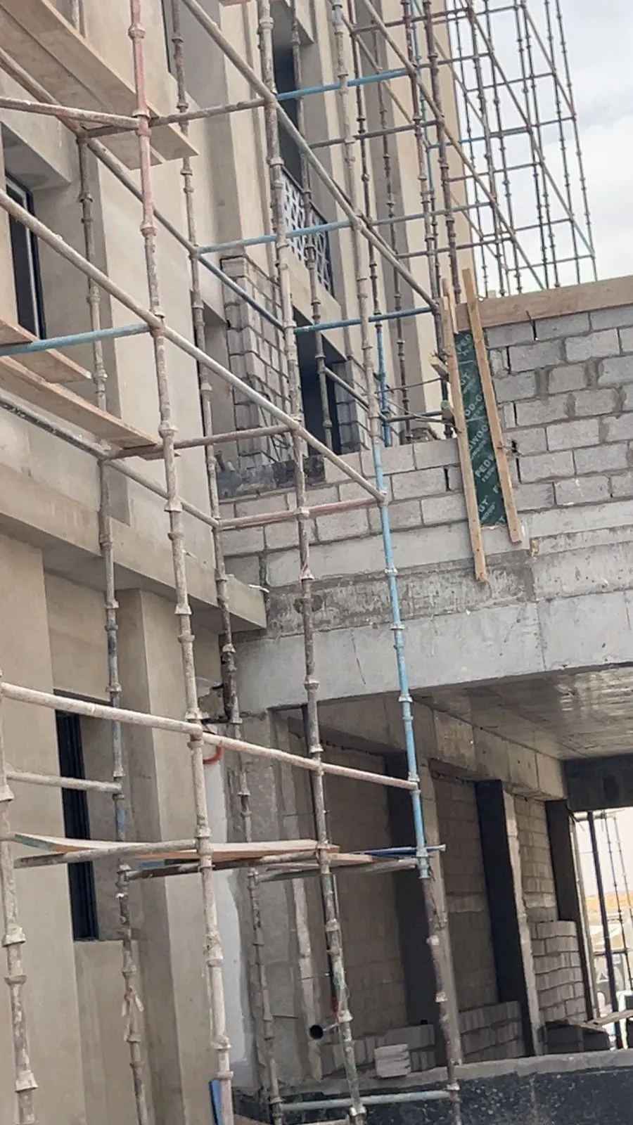 تركيب السيراميك والبلاط — تشطيب أرضيات فلل